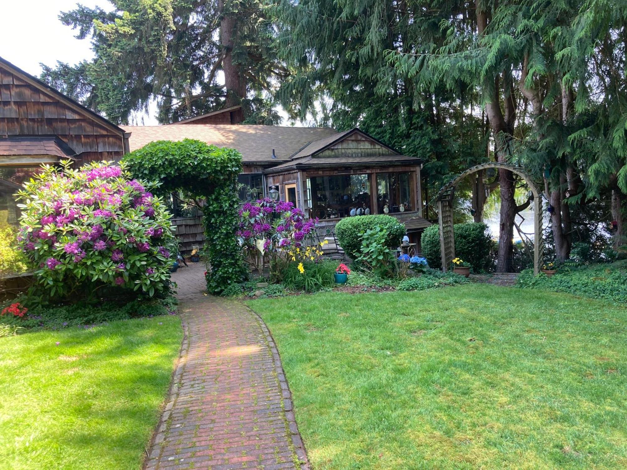 Cottage Lake Bed And Breakfast Woodinville Exterior photo